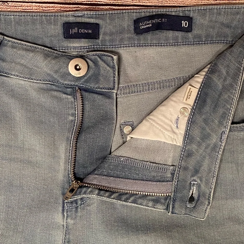 J. Jill Light Wash Authentic Fit Cuffed Cropped Jeans - Picture 6 of 11